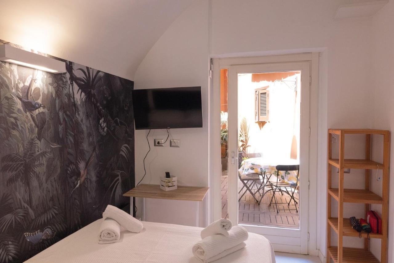 רומא Rione Monti Studio Apt With Private Garden מראה חיצוני תמונה